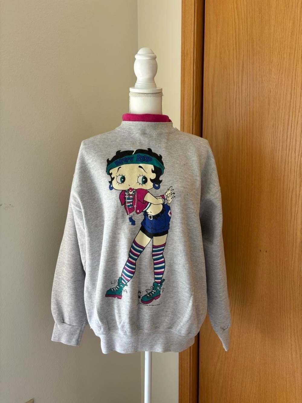 Vintage 1993 Betty Boop Gray Sweatshirt with Pink Trim and Multicolor Graphic